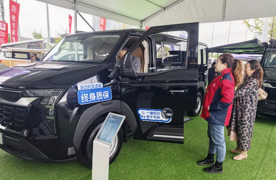 Sinotruk light trucks made a stunning debut at the Chengdu RV Show!