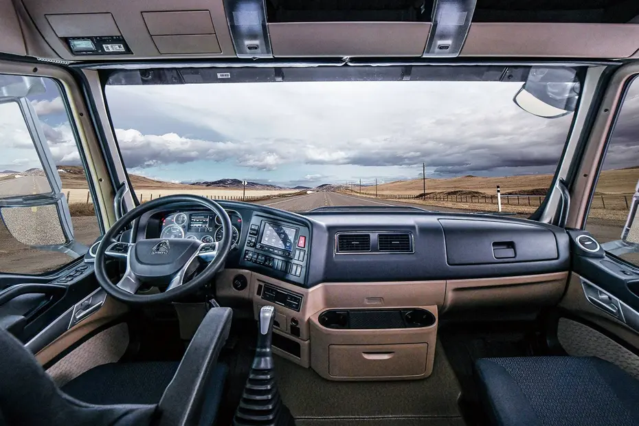 sinotruck howo TX 6×4 cargo truck-2