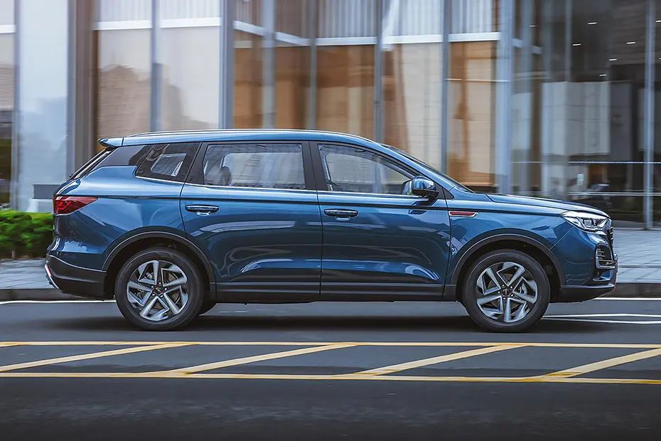 Sinotruk Suv U75plus (2)