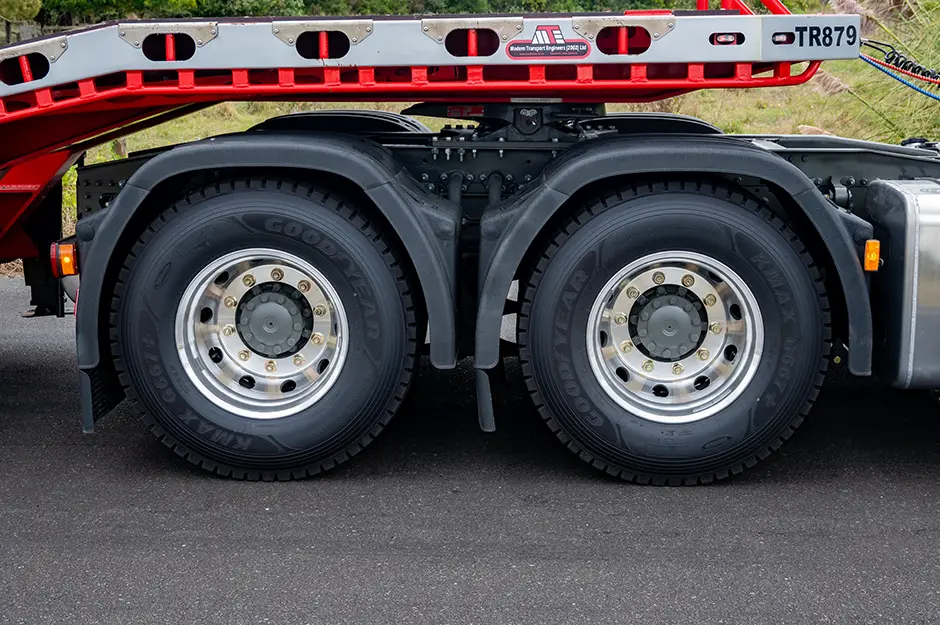 Sitrak C9H 6X4 Tractor Trucks-2