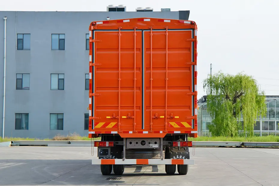 Sitrak G7 330hp Cargo Trucks (3)