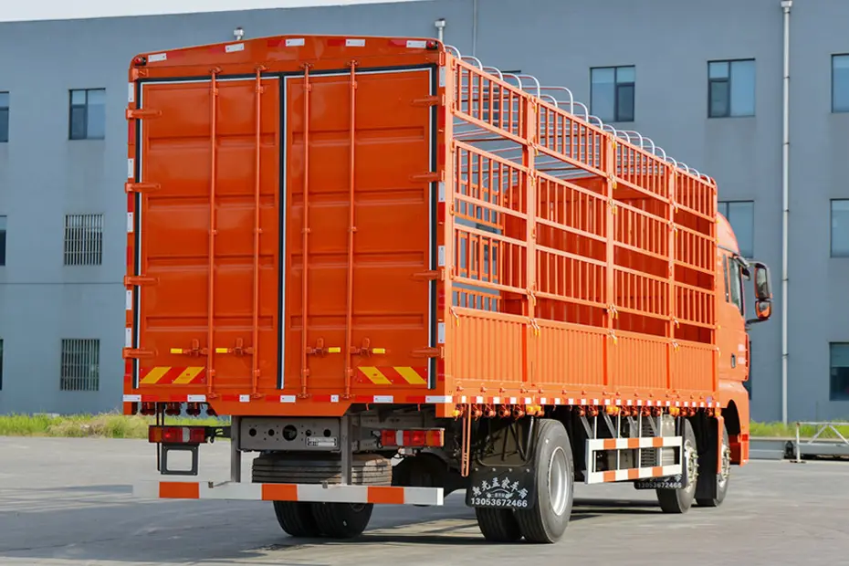 Sitrak G7 330hp Cargo Trucks (4)